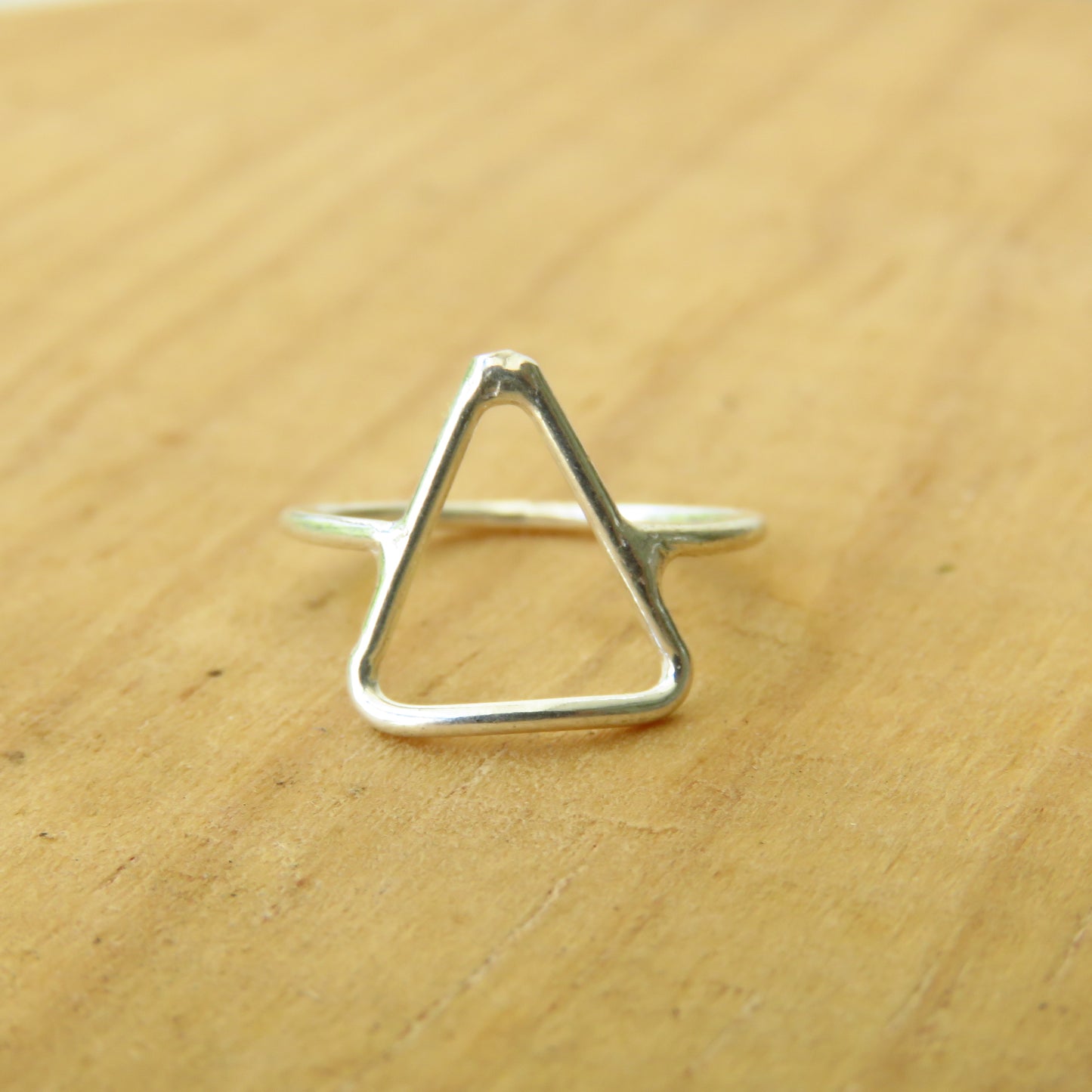 ANILLO TRIÁNGULO DE PLATA