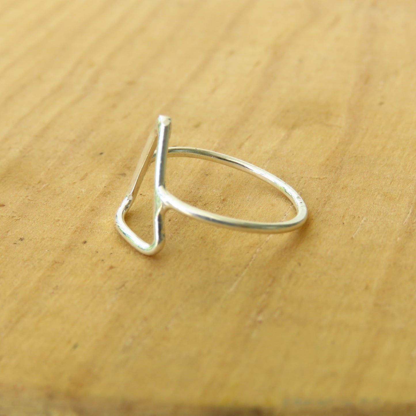 ANILLO TRIÁNGULO DE PLATA