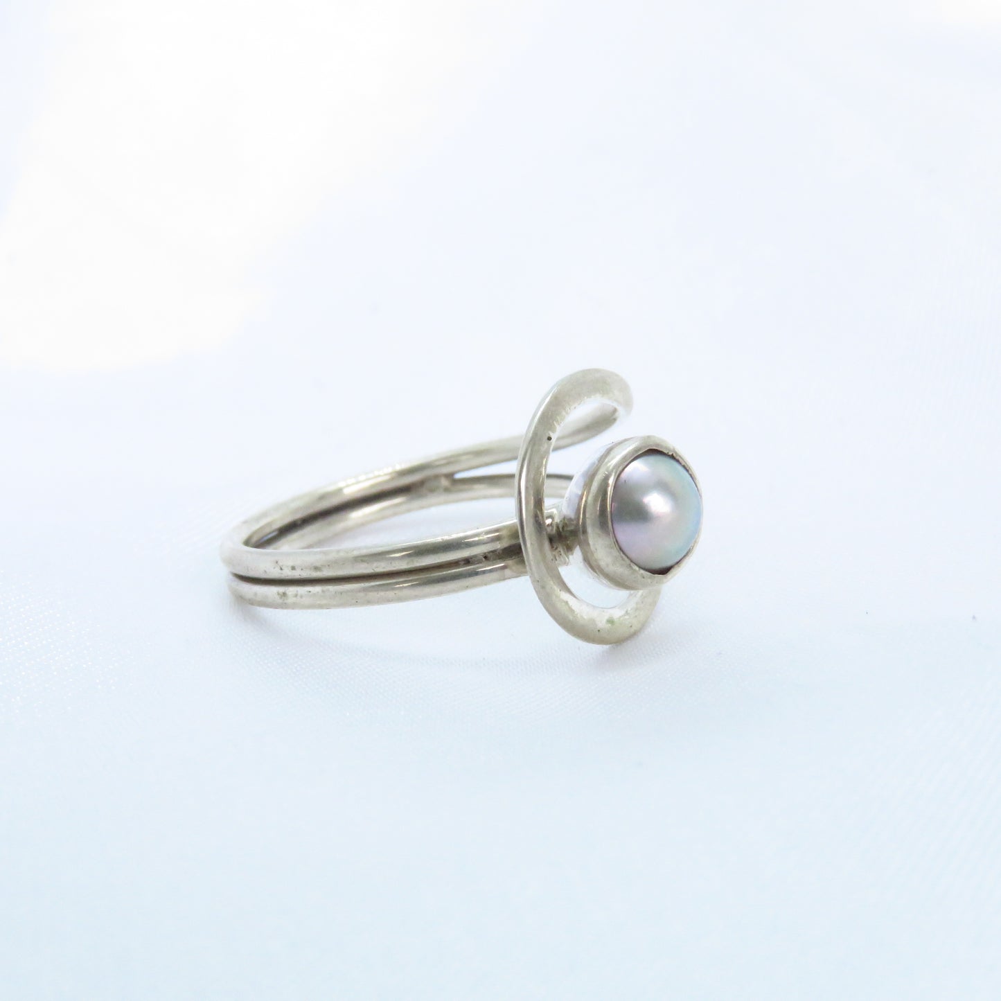 ANILLO PERLA GRIS