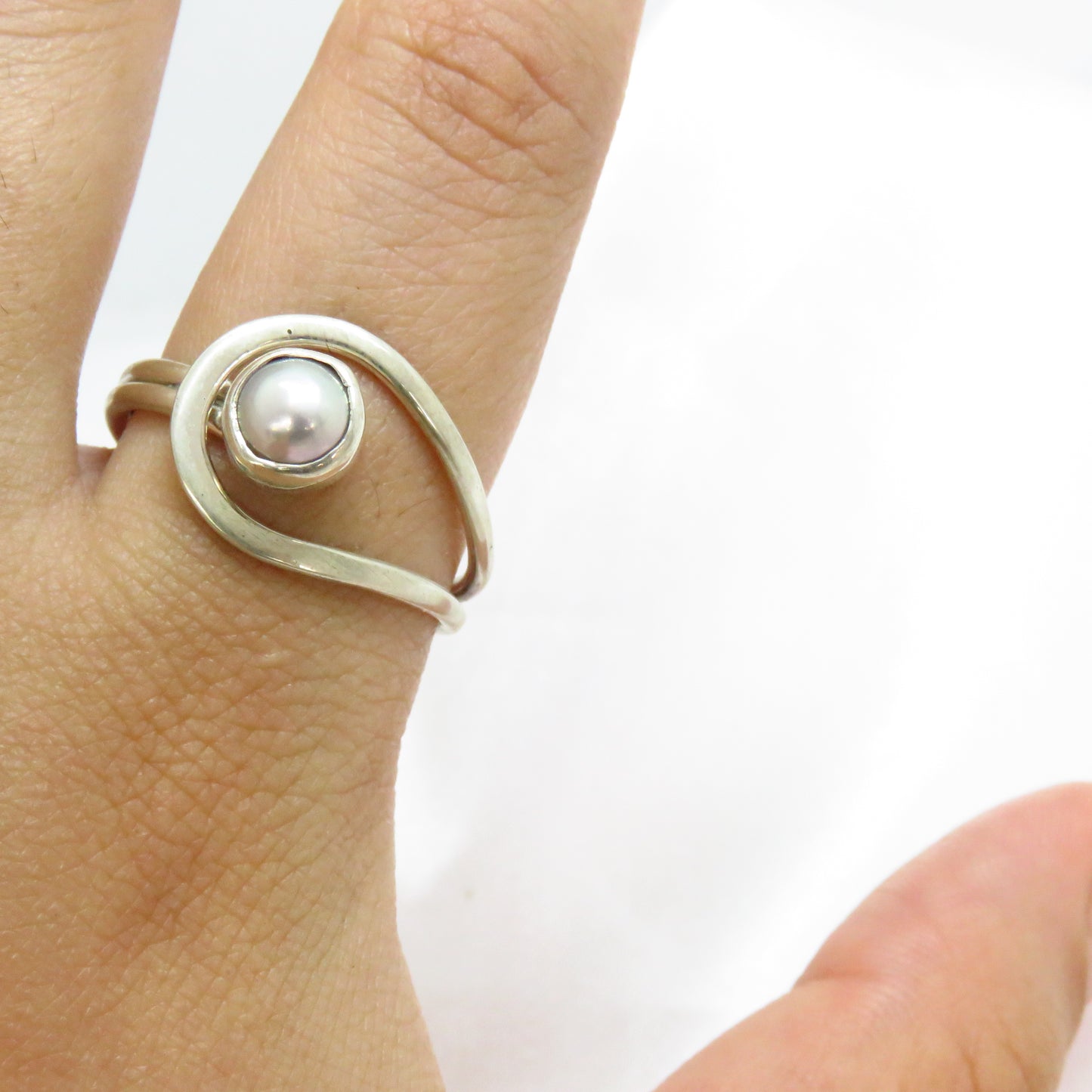 ANILLO PERLA GRIS